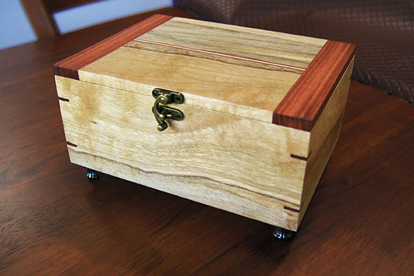 Jewellery box made of contrasting timber